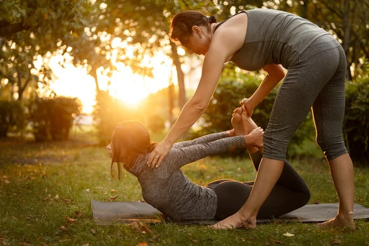 women-doing-yoga-outdoor